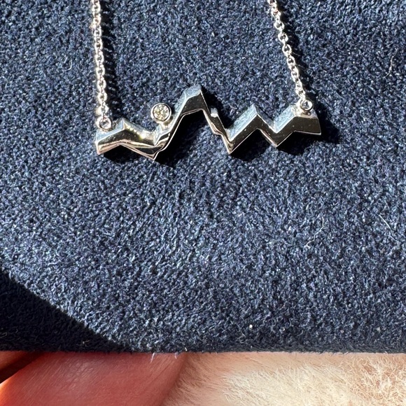 14k White Gold Mountain Outline Necklace 18” - Picture 14 of 15